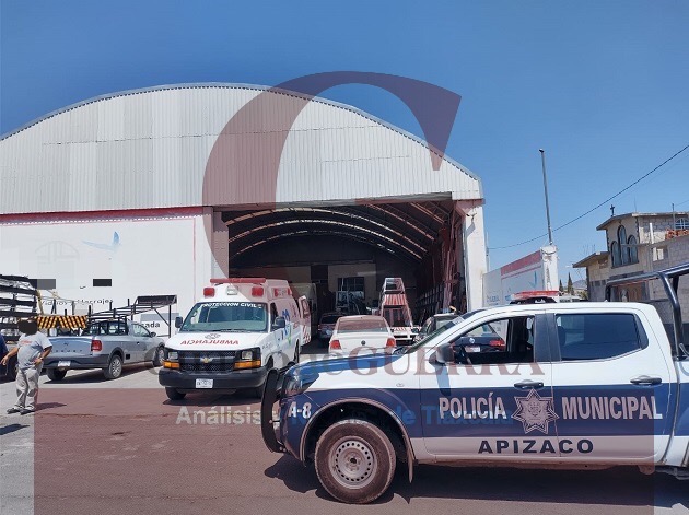 Accidente de trabajo en empresa vidriera deja a dos hombres al borde de la muerte, en Apizaco