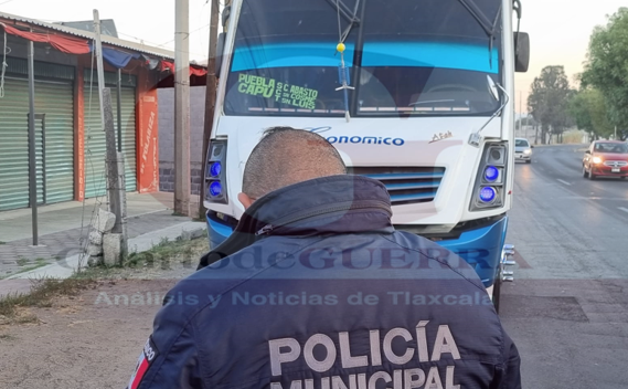 Muere al ser arrollado intentando cruzar la Vía Corta; un minibús de Atah, el presunto responsable