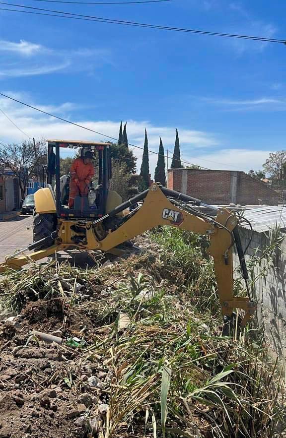 Realiza el gobierno de Papalotla limpieza de barranca en barrio de Xilotzinco