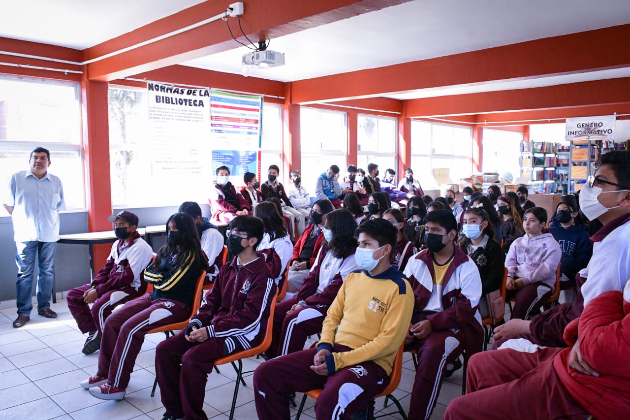Ayuntamiento de Apetatitlán imparte a estudiantes pláticas para disminuir y prevenir el delito
