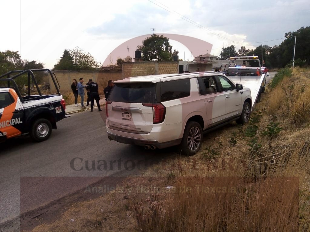 Aseguran camioneta robada y armas largas en Apetatitlán