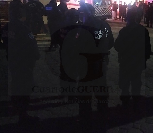 Ebrios sujetos balean a dos policías y un civil en Xaloztoc