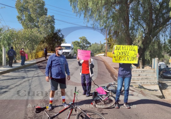 Con bloqueos intermitentes protestan vecinos contra obra en Totolac
