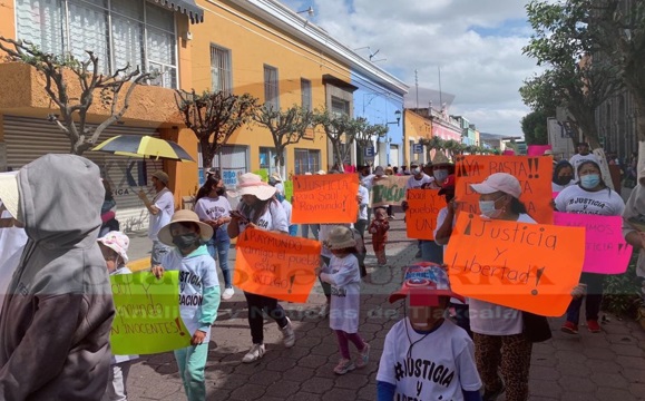 Pobladores de Tlalcuapan exigen liberación de detenidos por linchamiento; aseguran que son inocentes