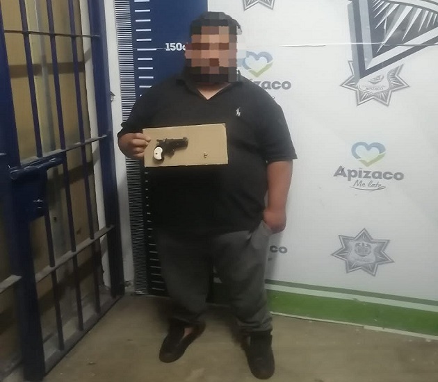 Binomio canino de la Policía de Apizaco asegura a sujeto por portación ilegal de arma de fuego