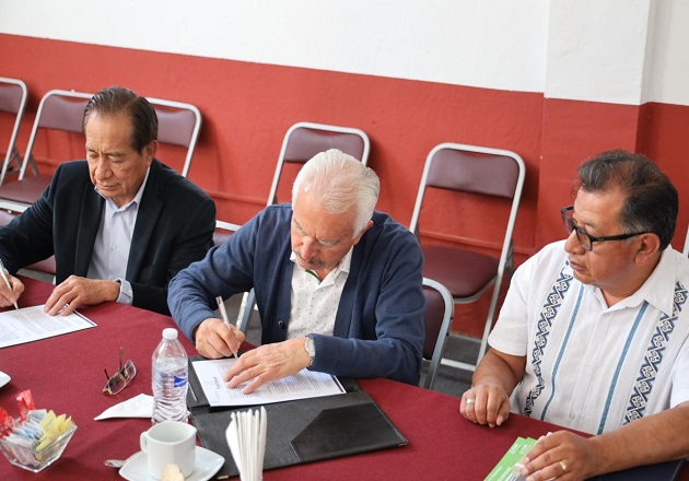 Firma Ayuntamiento de Chiautempan e ITAES por la salud de los chiautempenses