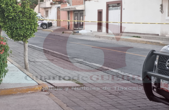 Ejecutan a balazos a un hombre, en Nativitas; lo dejan en la vía pública