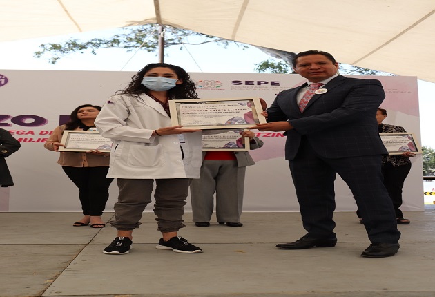 Asiste Luis Antonio Herrera a la primera entrega de reconocimientos 'Malintzin', en la SEPE-USET