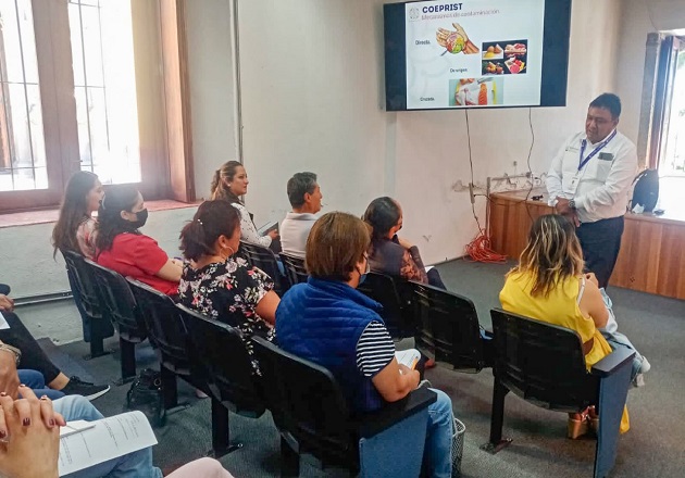 Se capacitan prestadores de servicios de Huamantla para mejorar el manejo de alimentos y seguridad
