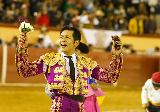 Tercia de orejas en la Corrida de Sábado de Gloria en Tlaxcala
