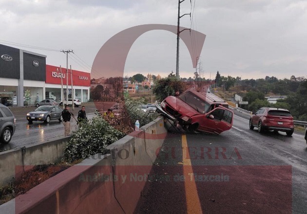 La ‘libran’ integrantes de una familia, tras accidentarse en la Tlaxcala-Apizaco