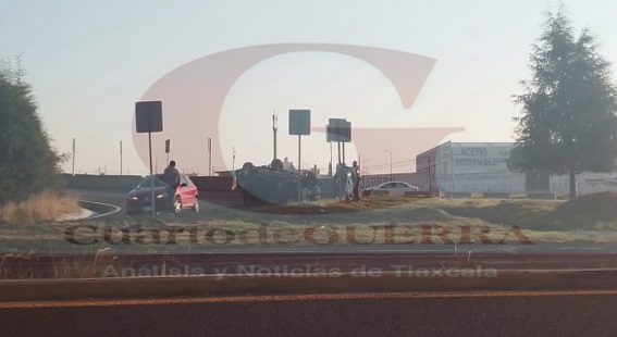 Deja un lesionado volcadura, en Libramiento Apizaco-Huamantla