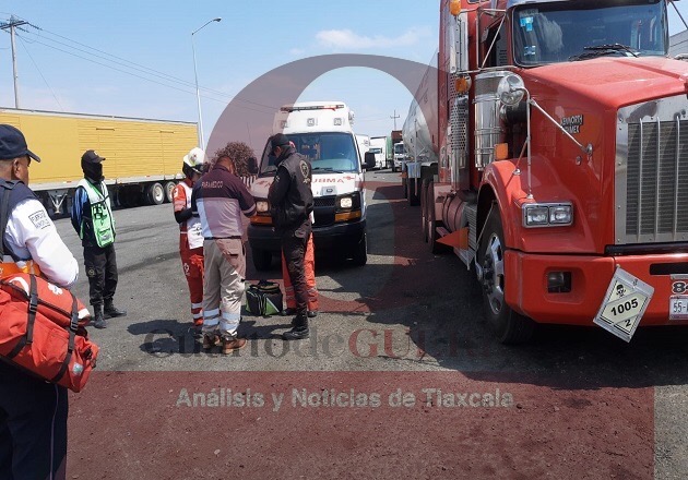 Trailero deja de existir dentro de su unidad pesada, en el Arco Norte, a la altura de Calpulalpan