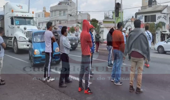 Cierran la Vía Corta futbolistas de San Pablo del Monte