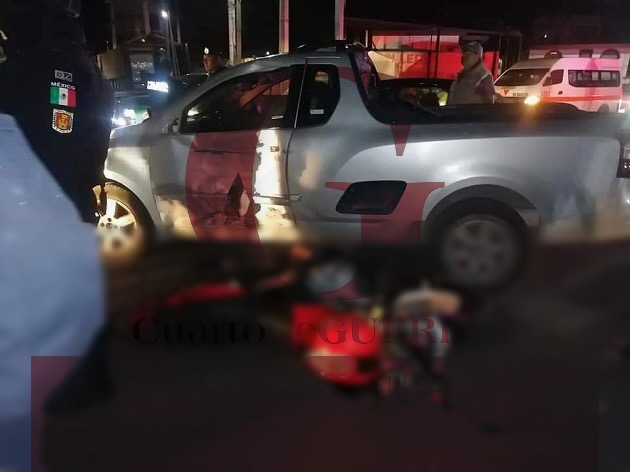Dos lesionados deja choque entre camioneta y motocicleta, en Zacatelco