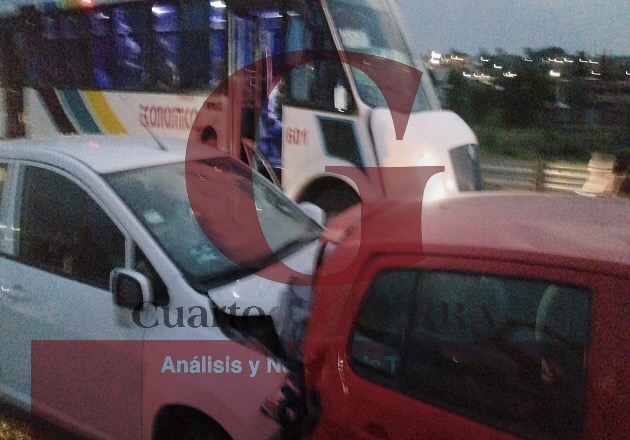 Carambola entre tres vehículos deja cuatro lesionados, en la Apizaco-Tlaxcala