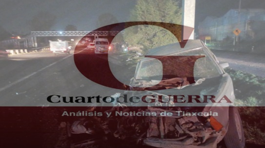 Vehículo compacto genera volcadura de tráiler,  en la México-Veracruz,  en Xaloztoc