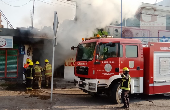 Sofoca cuerpo de bomberos incendios en Santa Cruz Tlaxcala y Totolac