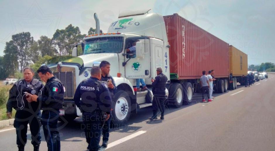 Frustra Secretaría de Seguridad Ciudadana robo de tractocamión cargado de llantas
