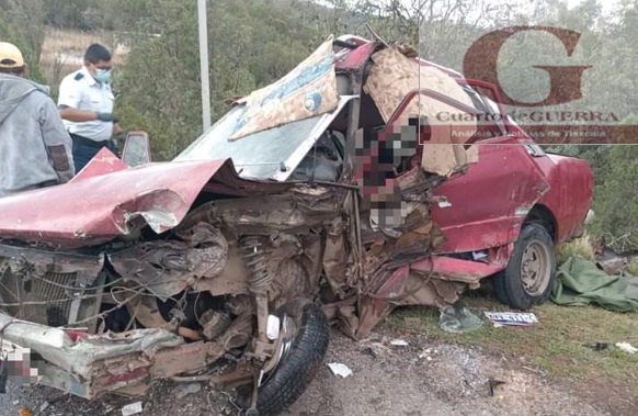 Aparatoso encontronazo deja tres lesionados, en El Sabinal, Tlaxco