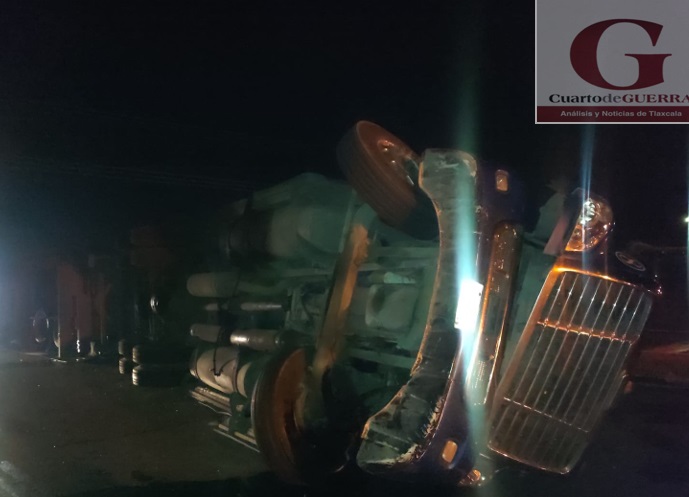 Resulta un hombre lesionado tras volcar,  en Tlaxco