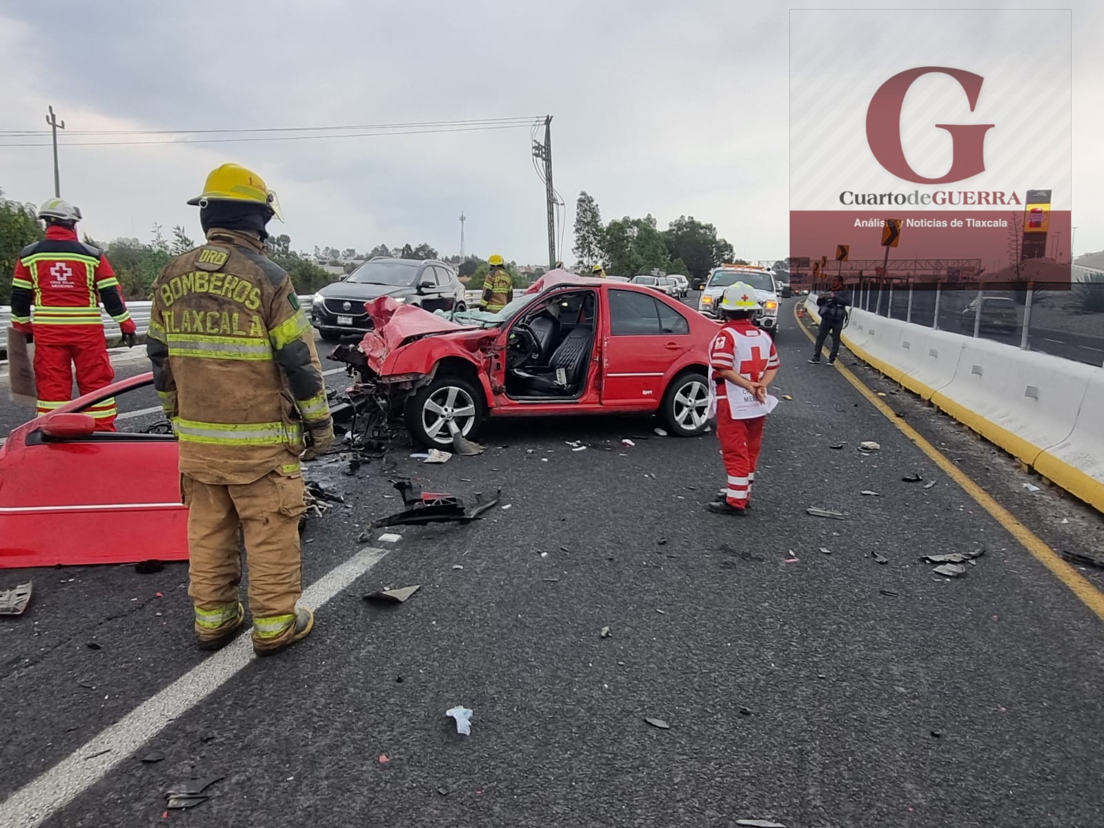 Queda prensado y gravemente herido tras aparatoso choque, en Periférico Tlaxcala