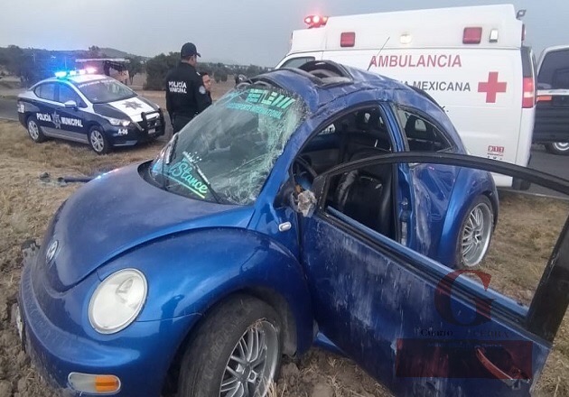 Vuelca automóvil y cuatro mujeres resultaron heridas, en Apizaco