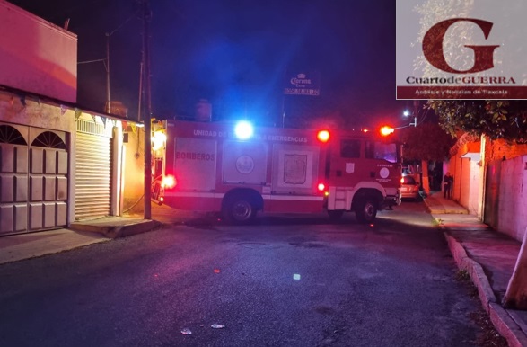 Moviliza a cuerpos de emergencia incendio de una vivienda, en Zaragoza, Totolac