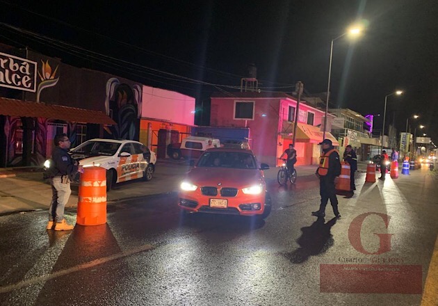 Con persecución y 14 personas aseguradas culmina operativo alcoholímetro, en Apetatitlán