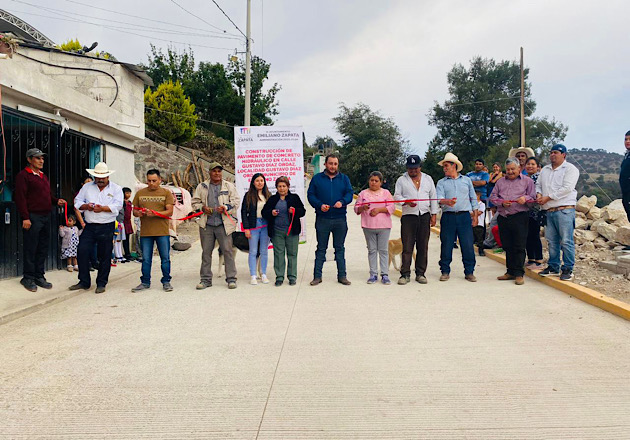 Edgar Macías Moreno, alcalde de Emiliano Zapata, entrega obra en la comunidad de Gustavo Díaz Ordaz