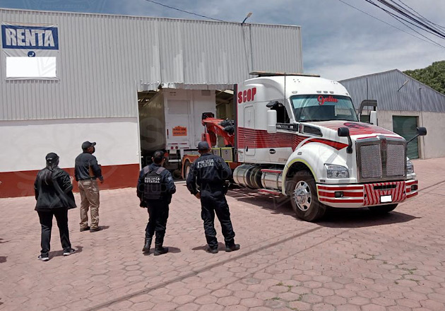 Corporaciones de seguridad aseguran inmueble y tractocamión con reporte de robo, en Xaloztoc