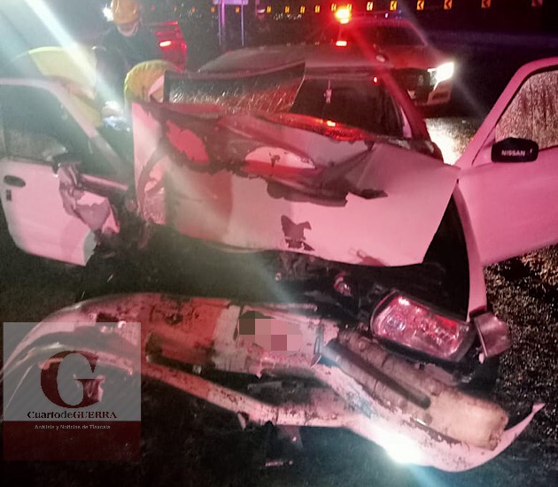 En Calpulalpan, dos personas lesionadas por choque entre auto y camión de carga
