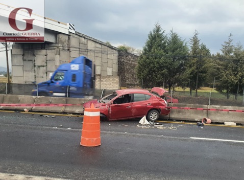 Sale eyectado y muere automovilista,  en la Huamantla-Apizaco