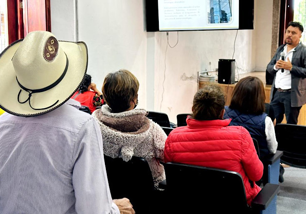 Presentan nuevas tecnologías a comerciantes de Huamantla para tener ahorros económicos en el pago de luz