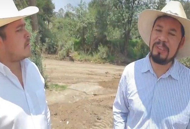 Regidores de Tzompantepec generan afectaciones viales