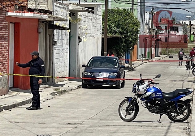 Por hecho vial, conductor de camioneta de valores hiere con esquirlas a dos personas, en Calpulalpan