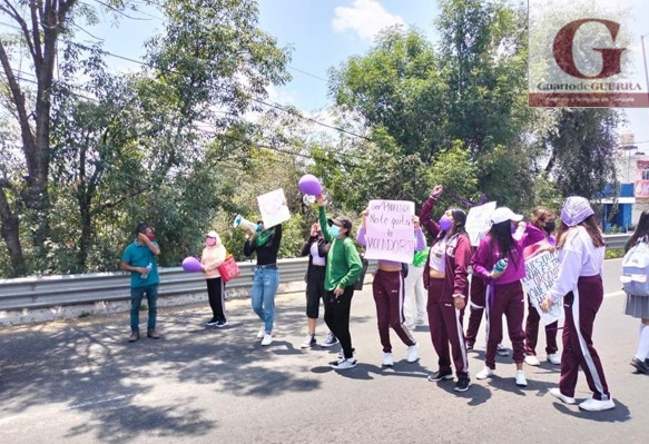 Protestan alumnos del Cbtis 153 de San Pablo del Monte, por presunto abuso sexual de un docente