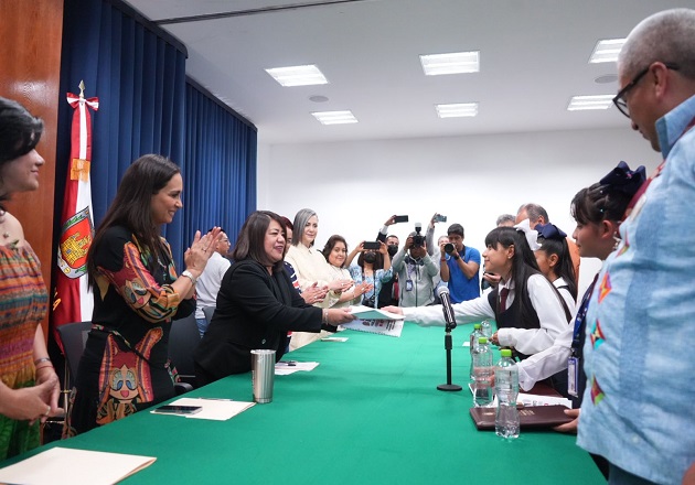 Recibe diputada Maribel León declaratoria del XII Parlamento de las Niñas y Niños de México 2023