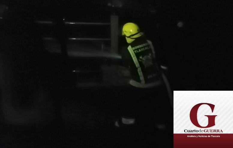 En Tlaxco, se incendian pacas y muere un caballo