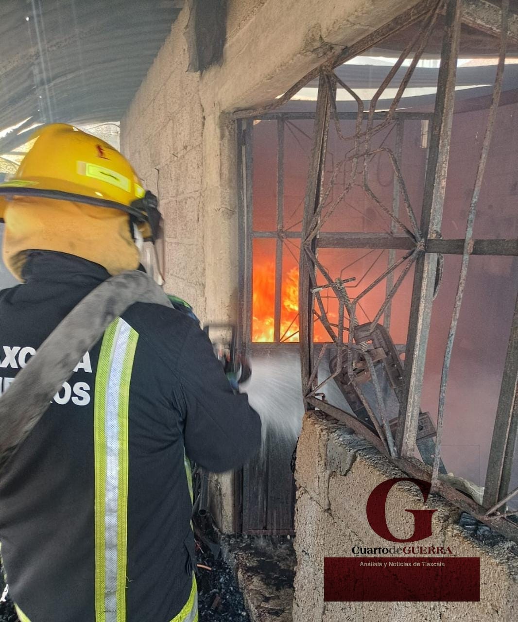 En San Mateo Actipac, Calpulalpan, explota tambo lleno de combustible y provoca incendio