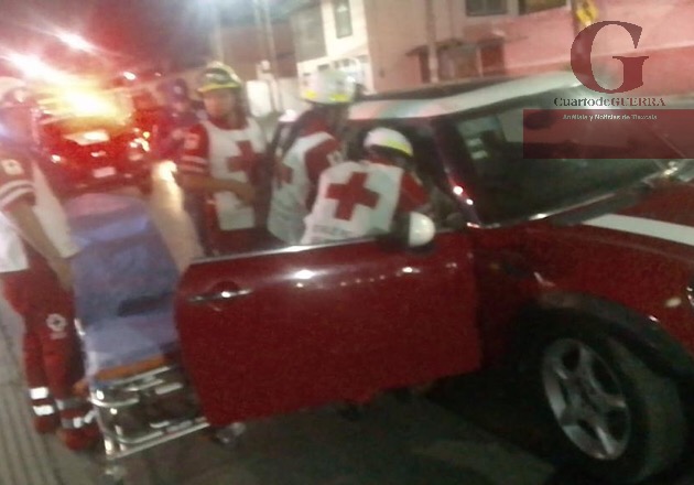 Dos lesionados tras choque vehicular, en Ocotlán, Tlaxcala