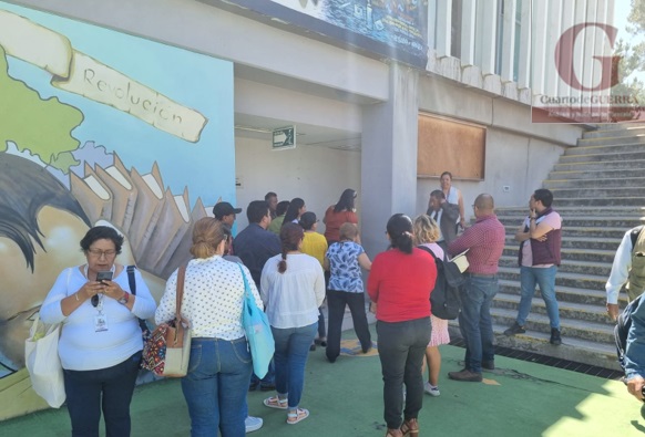 Exigen trabajadores destitución de jefa de registro y certificación de USET por acoso laboral