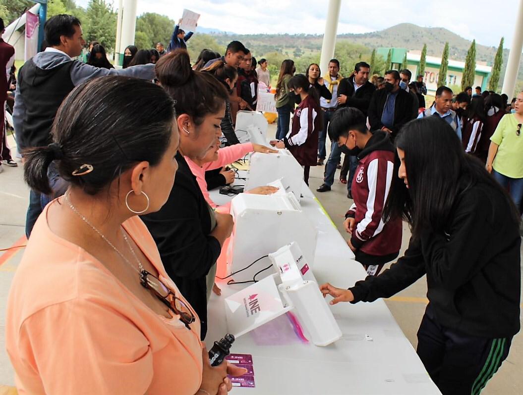 Instrumenta INE en Tlaxcala ejercicio con urna electrónica de última generación