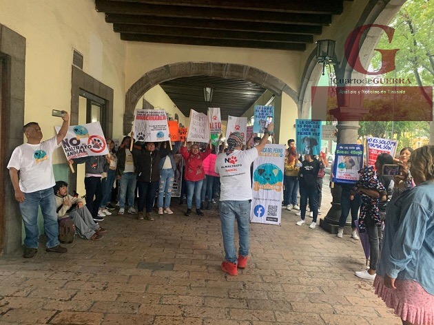 Se movilizan colectivos en Tlaxcala para exigir alto al maltrato y crueldad hacia los animales
