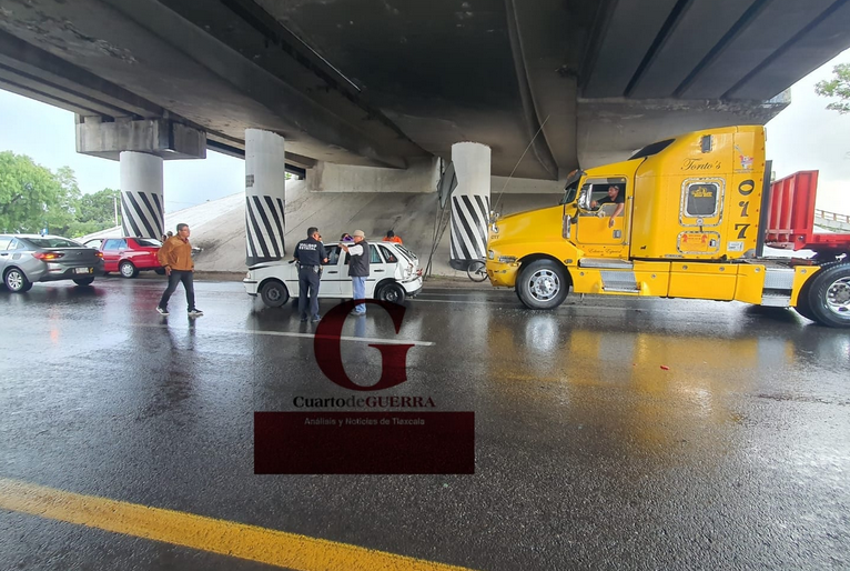 Deja daños materiales doble accidente en la carretera federal Apizaco-Tlaxcala