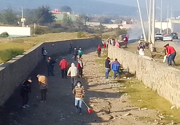Sociedad civil y autoridades de Huamantla realizan acciones de limpieza en el bulevar Cuamanco