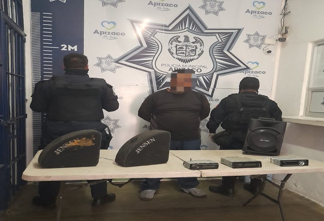 En persecución, policías municipales de Apizaco aseguran a un sujeto por robo de autopartes