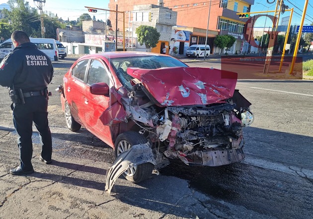 Provoca conductor etílico accidente contra camioneta de transporte público, en Tlaxcala