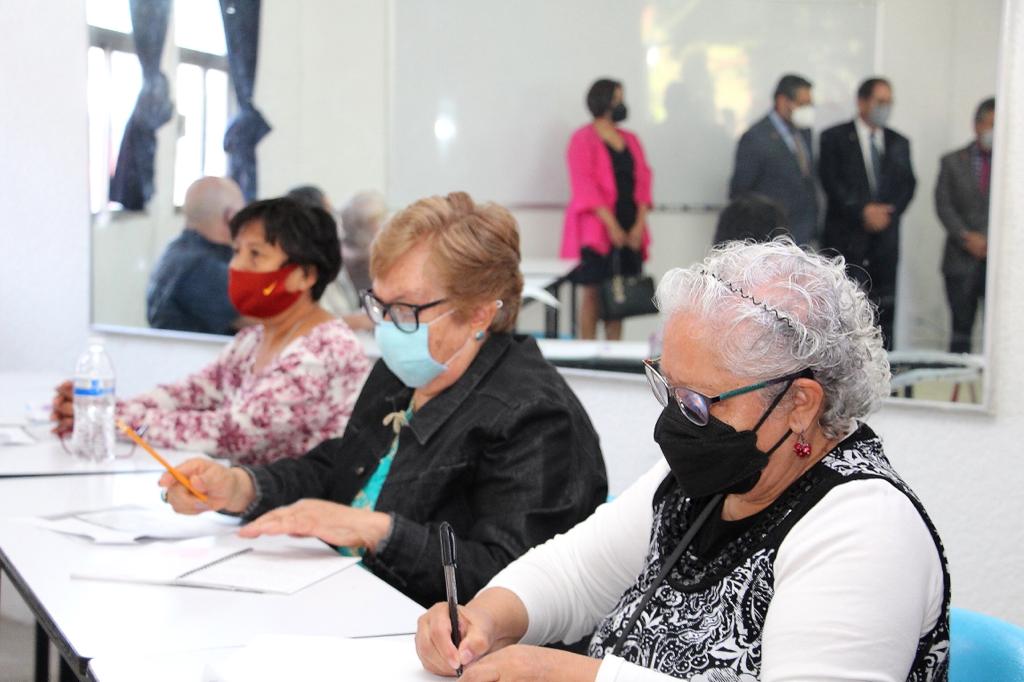 Brinda UATx alternativas de estudio enfocadas en los adultos mayores
