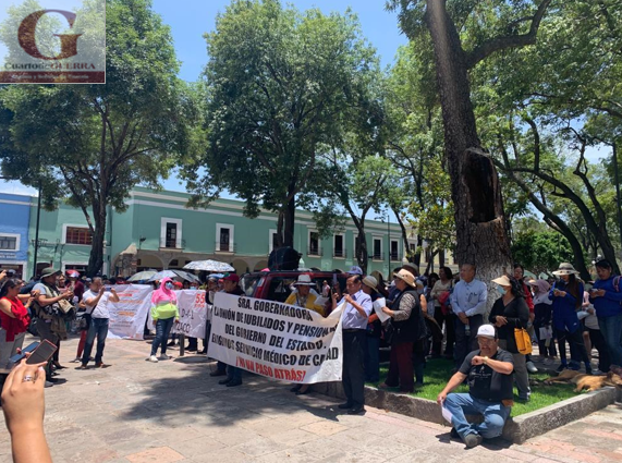 Con marcha y bloqueos en Tlaxcala, exigen trabajadores de la educación solución en prestaciones médicas